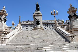 10 Monument to the Two Congresses Side View Congressiomal Plaza Buenos Aires